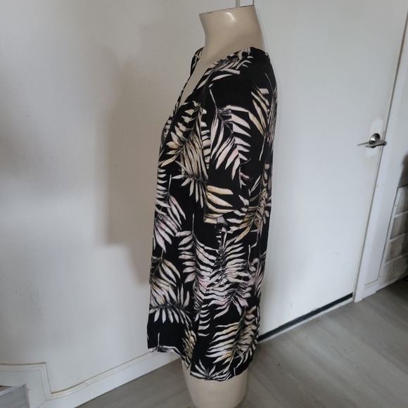 J JILL M Hawaiian Print Floral Short Sleeve Summer Beach Comfort Casual Blouse - Picture 2 of 8